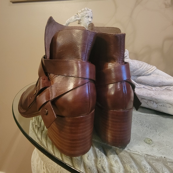 Ugg Elysium Leather Boot in Brown 9.5 #443 - Picture 10 of 17